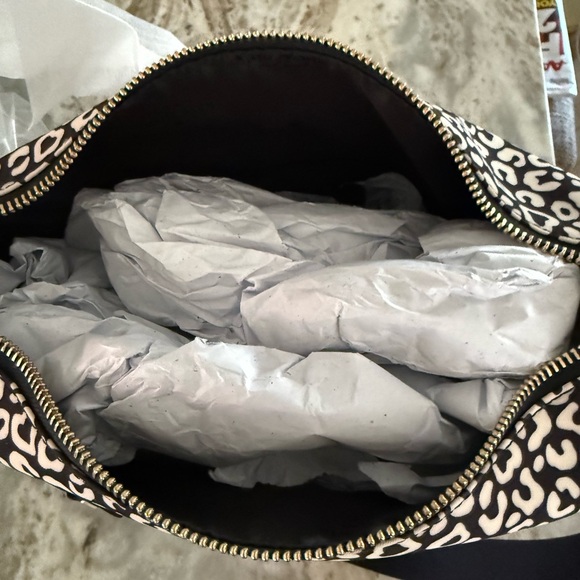 Kate Spade Blk/Wht Leopard Shoulder Bag - Picture 6 of 11